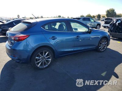 Trzecie zdjęcie samochodu z tyłu: 2018 MAZDA 3 TOURING VIN:3MZBN1L34JM178107 - miniatura