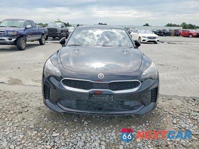 Piąte zdjęcie samochodu w środku: 2018 KIA STINGER PREMIUM VIN:KNAE25LA4J6012228 - miniatura