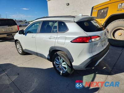 Drugie zdjęcie samochodu z przodu: 2024 TOYOTA COROLLA CROSS LE VIN:7MUCAABG9RV111592 - miniatura