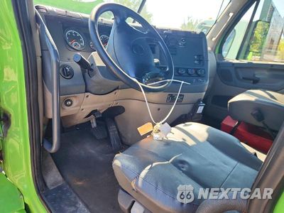 Zdjęcie 8 z 13 samochodu: 2018 FREIGHTLINER CASCADIA 125 VIN:3AKJGEDR1JDKC8706 - miniatura