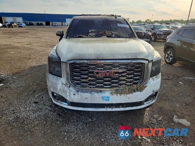 Piąte zdjęcie samochodu w środku: 2019 GMC YUKON XL DENALI VIN:1GKS2HKJXKR337902 - miniatura