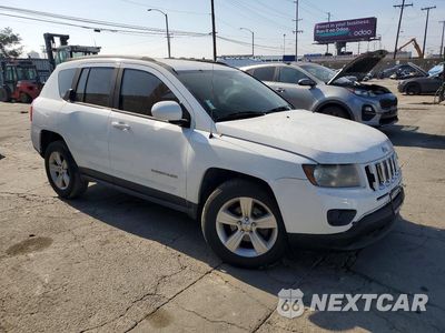 Czwarte zdjęcie samochodu z boku: 2015 JEEP COMPASS LATITUDE VIN:1C4NJCEB4FD373204 - miniatura