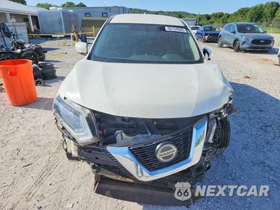 Piąte zdjęcie samochodu w środku: 2018 NISSAN ROGUE S VIN:JN8AT2MT3JW461269 - miniatura