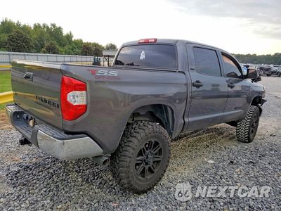 Trzecie zdjęcie samochodu z tyłu: 2018 TOYOTA TUNDRA CREWMAX SR5 VIN:5TFEM5F13JX126045 - miniatura