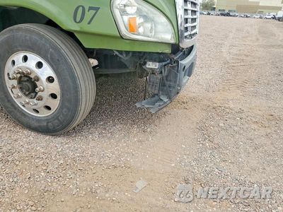 Zdjęcie 12 z 12 samochodu: 2015 FREIGHTLINER CASCADIA 125 SEMI TRUCK VIN:3AKJGED51FSGK1208 - miniatura