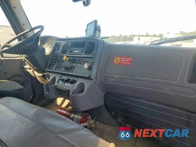 Zdjęcie 8 z 11 samochodu: 2014 FREIGHTLINER BUSINESS CLASS M2 REFUSE TRUCK VIN:1FVACXCY4EHFY6983 - miniatura