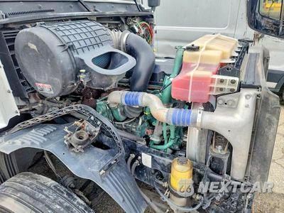 Zdjęcie 11 z 13 samochodu: 2014 VOLVO VNL SEMI TRUCK VIN:4V4NC9EH5EN170384 - miniatura