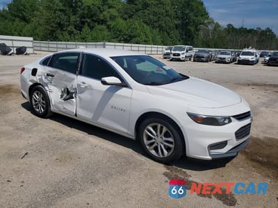 Czwarte zdjęcie samochodu z boku: 2018 CHEVROLET MALIBU LT VIN:1G1ZD5ST4JF168232 - miniatura