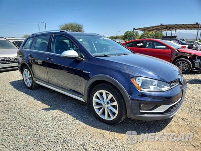 Czwarte zdjęcie samochodu z boku: 2017 VOLKSWAGEN GOLF ALLTRACK S VIN:3VWH17AU1HM511250 - miniatura