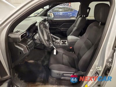 Zdjęcie 7 z 14 samochodu: 2025 TOYOTA 4RUNNER SR5 VIN:JTEVA5BR0S5012873 - miniatura