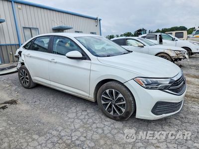 Czwarte zdjęcie samochodu z boku: 2022 VOLKSWAGEN JETTA S VIN:3VWCM7BU2NM015157 - miniatura
