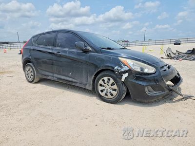 Czwarte zdjęcie samochodu z boku: 2017 HYUNDAI ACCENT SE VIN:KMHCT5AE4HU315637 - miniatura