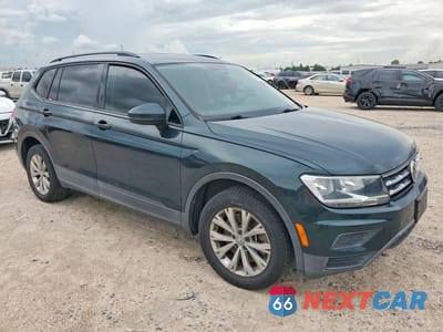 Czwarte zdjęcie samochodu z boku: 2019 VOLKSWAGEN TIGUAN S VIN:3VV1B7AX5KM126665 - miniatura