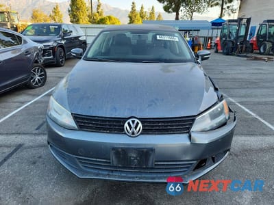 Piąte zdjęcie samochodu w środku: 2014 VOLKSWAGEN JETTA SE VIN:3VWD17AJ7EM293217 - miniatura