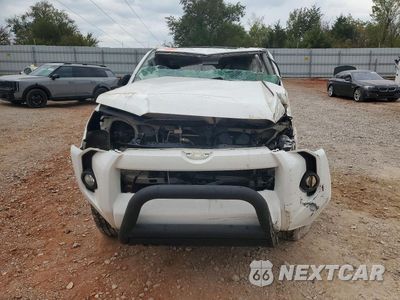 Piąte zdjęcie samochodu w środku: 2018 TOYOTA 4RUNNER SR5 PREMIUM VIN:JTEBU5JR6J5584931 - miniatura