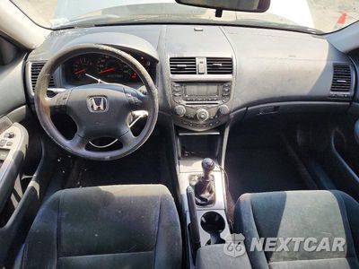 Zdjęcie 8 z 12 samochodu: 2005 HONDA ACCORD EX VIN:1HGCM55705A178871 - miniatura