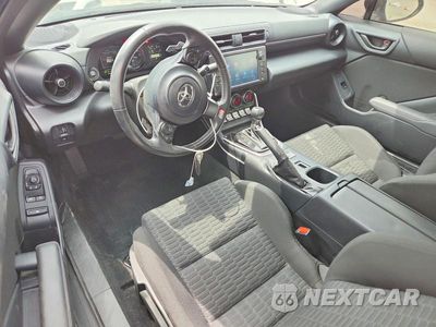 Zdjęcie 8 z 12 samochodu: 2024 TOYOTA GR86 BASE VIN:JF1ZNBB17R8760909 - miniatura