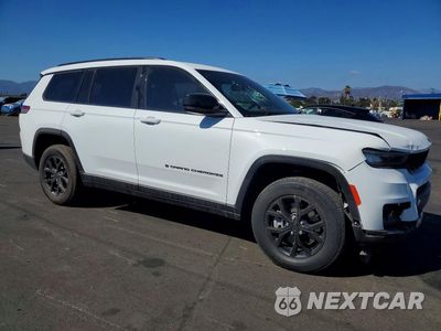 Czwarte zdjęcie samochodu z boku: 2024 JEEP GRAND CHEROKEE L LAREDO VIN:1C4RJKAGXR8546217 - miniatura