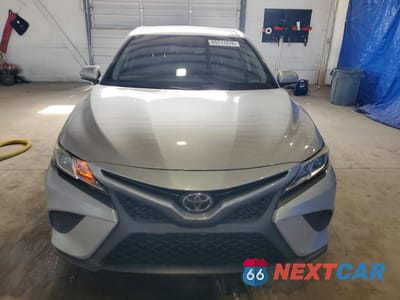 Piąte zdjęcie samochodu w środku: 2020 TOYOTA CAMRY SE VIN:4T1G11AK1LU313536 - miniatura