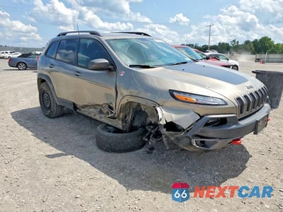 Czwarte zdjęcie samochodu z boku: 2016 JEEP CHEROKEE TRAILHAWK VIN:1C4PJMBS4GW253377 - miniatura