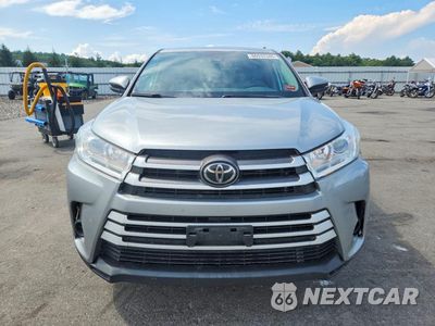 Piąte zdjęcie samochodu w środku: 2019 TOYOTA HIGHLANDER LE VIN:5TDBZRFH8KS983817 - miniatura
