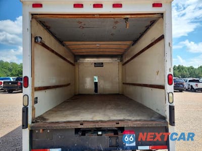Zdjęcie 10 z 12 samochodu: 1999 GMC SAVANA BOX TRUCK VIN:1GDHG31R3X1041039 - miniatura