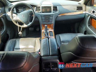 Zdjęcie 8 z 12 samochodu: 2016 LINCOLN MKS VIN:1LNHL9EK9GG603194 - miniatura