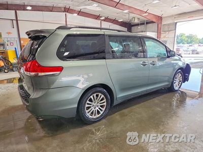 Trzecie zdjęcie samochodu z tyłu: 2014 TOYOTA SIENNA XLE 8-PASSENGER VIN:5TDYK3DCXES486307 - miniatura