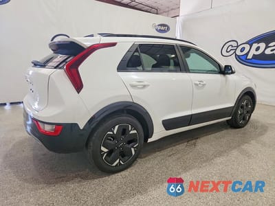 Trzecie zdjęcie samochodu z tyłu: 2023 KIA NIRO WIND VIN:KNDCR3L13P5027084 - miniatura