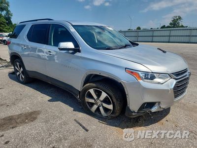 Czwarte zdjęcie samochodu z boku: 2019 CHEVROLET TRAVERSE LT VIN:1GNERHKW8KJ277561 - miniatura