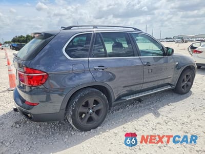 Trzecie zdjęcie samochodu z tyłu: 2013 BMW X5 XDRIVE50I VIN:5UXZV8C5XD0C14502 - miniatura