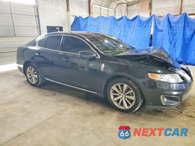 Czwarte zdjęcie samochodu z boku: 2010 LINCOLN MKS VIN:1LNHL9DR2AG600790 - miniatura