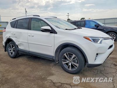 Czwarte zdjęcie samochodu z boku: 2017 TOYOTA RAV4 XLE VIN:JTMRFREV8HJ134985 - miniatura