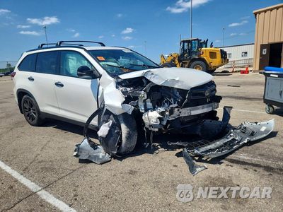 Czwarte zdjęcie samochodu z boku: 2019 TOYOTA HIGHLANDER SE VIN:5TDJZRFH5KS973080 - miniatura