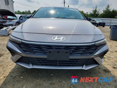 Piąte zdjęcie samochodu w środku: 2025 HYUNDAI ELANTRA SEL SPORT VIN:KMHLM4DG2SU903869 - miniatura