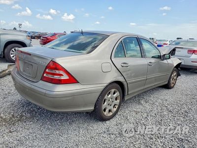 Trzecie zdjęcie samochodu z tyłu: 2005 MERCEDES-BENZ C 320 4MATIC VIN:WDBRF84J55F663154 - miniatura