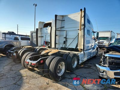 Trzecie zdjęcie samochodu z tyłu: 2019 VOLVO VNL SEMI TRUCK VIN:4V4NC9EH1KN873637 - miniatura