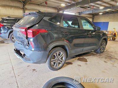 Trzecie zdjęcie samochodu z tyłu: 2022 KIA SELTOS LX VIN:KNDEPCAA0N7316538 - miniatura