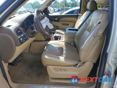 Zdjęcie 7 z 13 samochodu: 2010 CHEVROLET TAHOE K1500 LTZ VIN:1GNUKCE0XAR184809 - miniatura