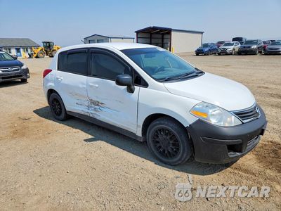 Czwarte zdjęcie samochodu z boku: 2012 NISSAN VERSA 1.8 S VIN:3N1BC1CP3CK285582 - miniatura