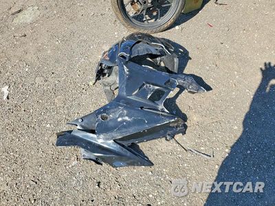 Zdjęcie 8 z 9 samochodu: 2020 YAMAHA YZFR3 A VIN:MH3RH18Y8LK004081 - miniatura
