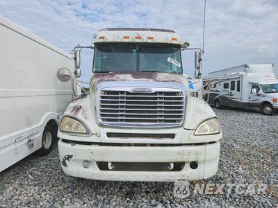Piąte zdjęcie samochodu w środku: 2005 FREIGHTLINER COLUMBIA 120 SEMI TRUCK VIN:1FUJA6AV15LN73907 - miniatura