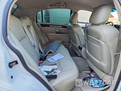 Zdjęcie 10 z 12 samochodu: 2005 LINCOLN TOWN CAR SIGNATURE VIN:1LNHM81W65Y622633 - miniatura