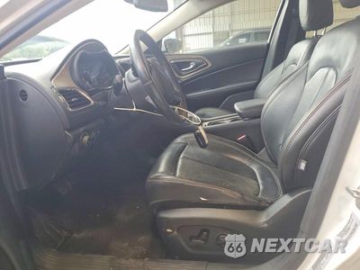 Zdjęcie 7 z 12 samochodu: 2015 CHRYSLER 200 C VIN:1C3CCCCG1FN581541 - miniatura