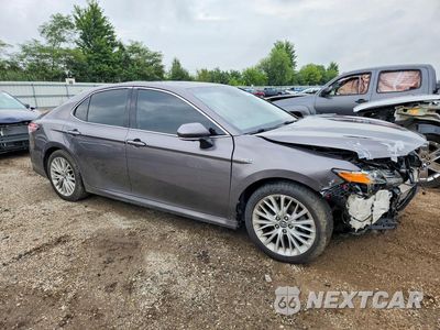 Czwarte zdjęcie samochodu z boku: 2019 TOYOTA CAMRY HYBRID XLE VIN:4T1B21HK0KU011277 - miniatura