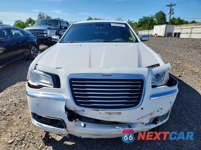 Piąte zdjęcie samochodu w środku: 2011 CHRYSLER 300C HEMI C VIN:2C3CA6CTXBH580959 - miniatura