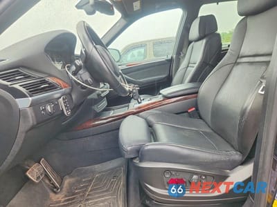 Zdjęcie 7 z 12 samochodu: 2013 BMW X5 XDRIVE50I VIN:5UXZV8C5XD0C16265 - miniatura