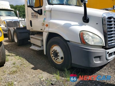 Zdjęcie 12 z 12 samochodu: 2010 FREIGHTLINER CASCADIA 125 VIN:1FUJGEDR3ALAV5575 - miniatura