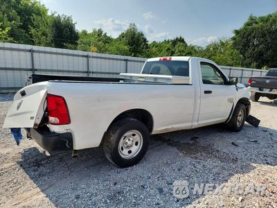 Trzecie zdjęcie samochodu z tyłu: 2019 RAM 1500 CLASSIC TRADESMAN VIN:3C6JR6DGXKG568685 - miniatura