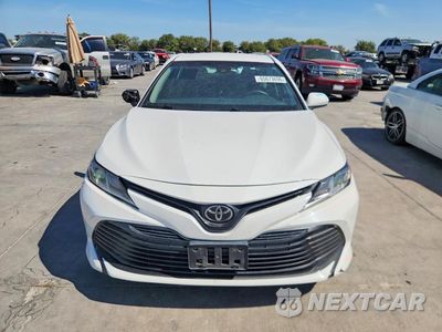 Piąte zdjęcie samochodu w środku: 2018 TOYOTA CAMRY LE VIN:4T1B11HK5JU514465 - miniatura